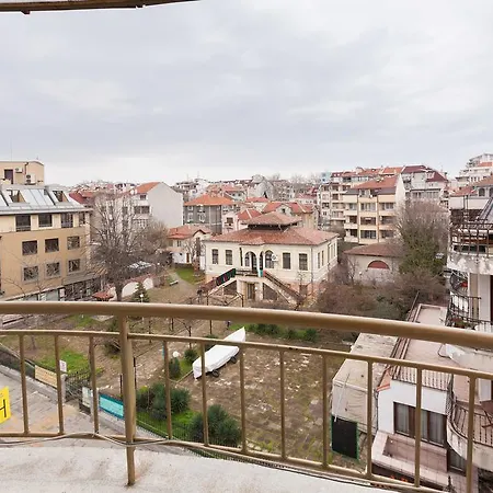 Lermontov Апартамент Бургас